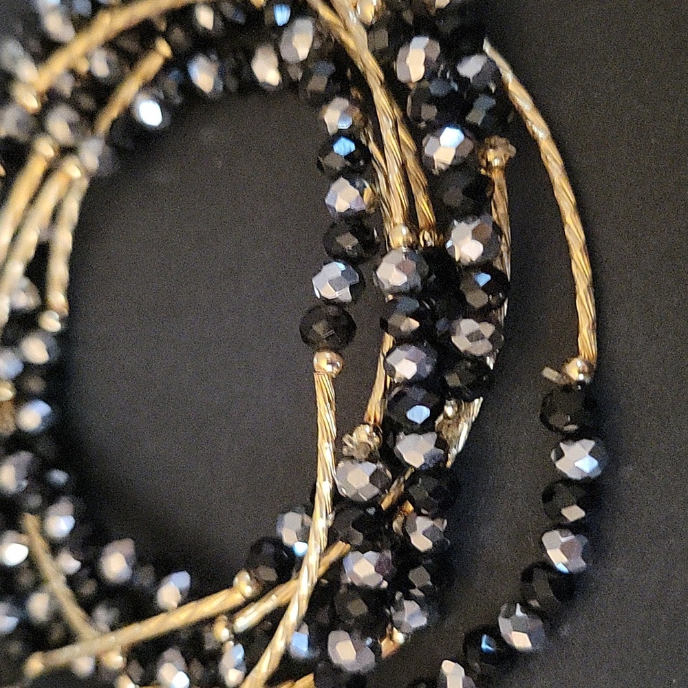 Elegant Black and Silver Beaded Bracelet - Picture 2 of 3